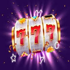 Dealer live casino menunjukkan permainan kartu dengan tampilan profesional